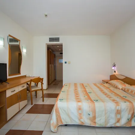 Royal Bay 4* النايت