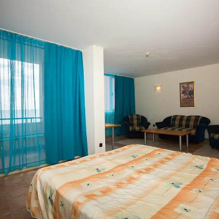 Royal Bay فندق النايت