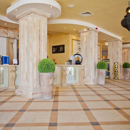 Royal Bay فندق النايت