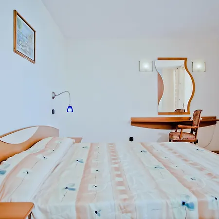 Royal Bay Szálloda 4*