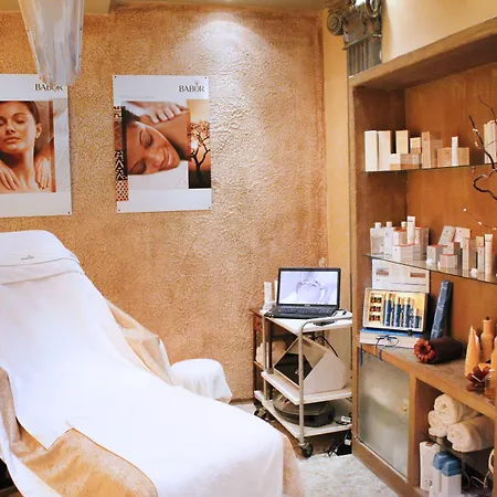 Royal Bay فندق النايت