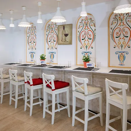 Royal Bay النايت