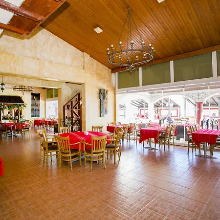 Royal Bay النايت