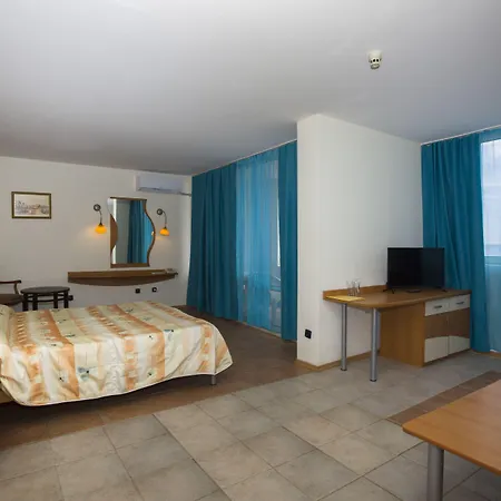 Royal Bay Hotel Elenite