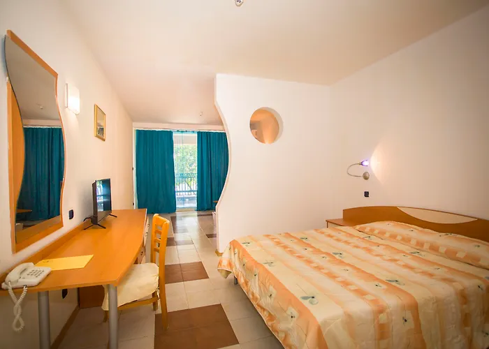 Royal Bay Отель