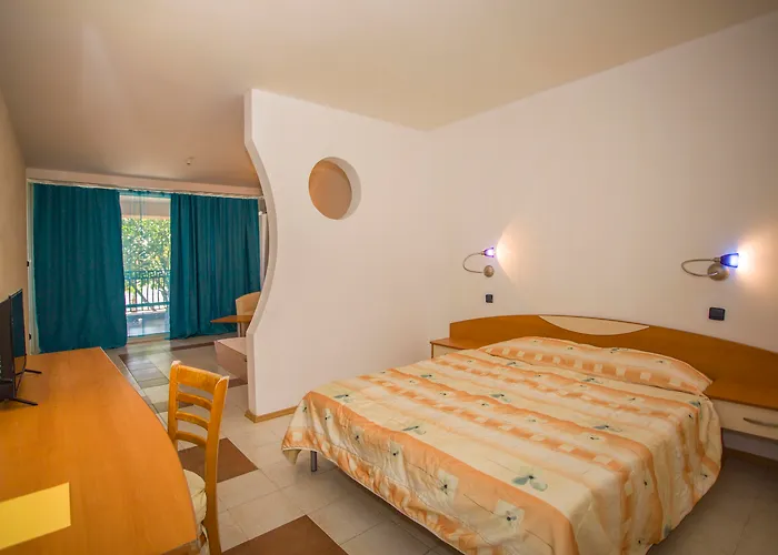 Royal Bay Отель Елените