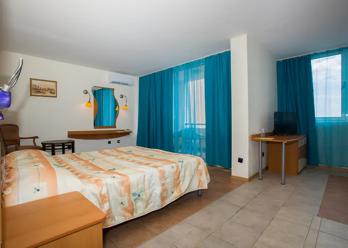 Royal Bay Отель