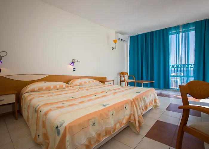 Отель Royal Bay Елените