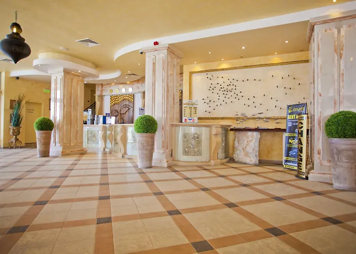 Royal Bay Елените