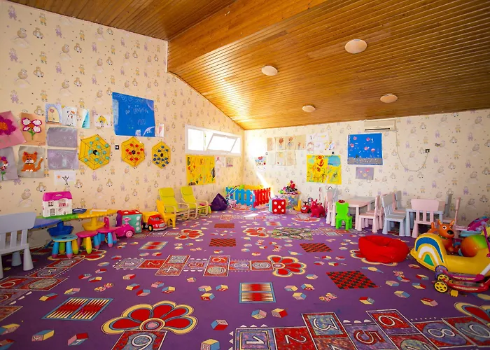 Royal Bay Елените