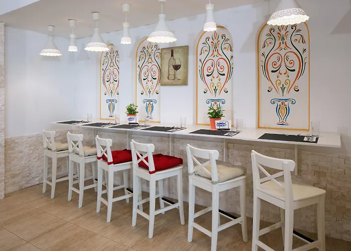 Royal Bay Елените