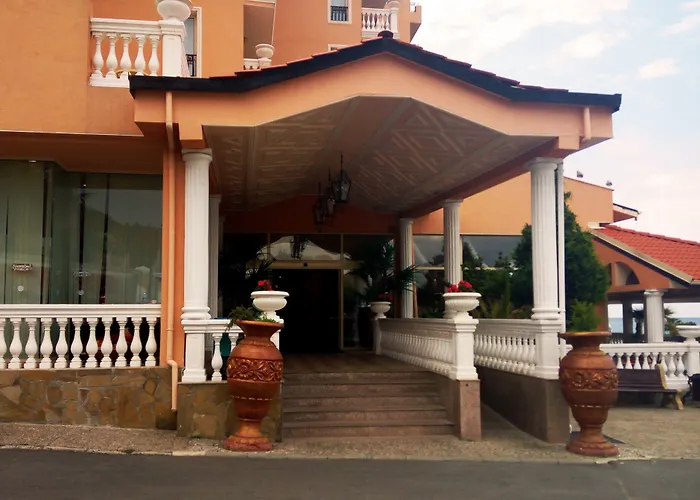 Royal Bay Отель