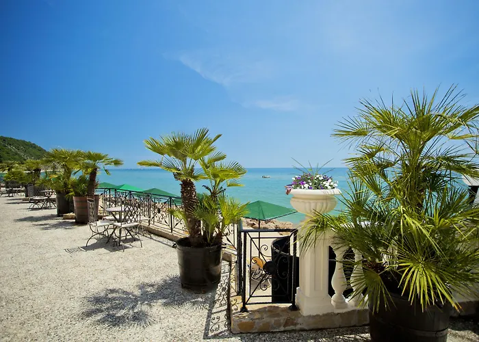 Royal Bay Отель Елените