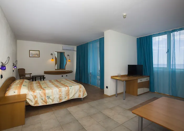 Royal Bay Отель Елените