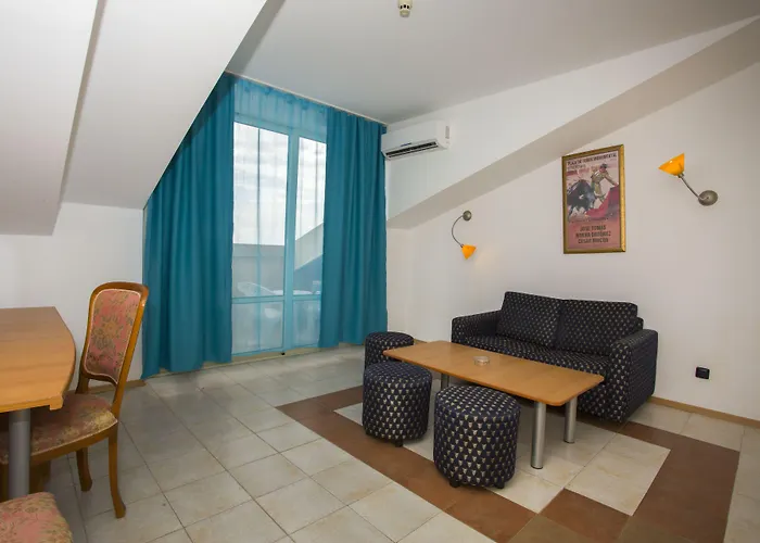 Отель Royal Bay 4*